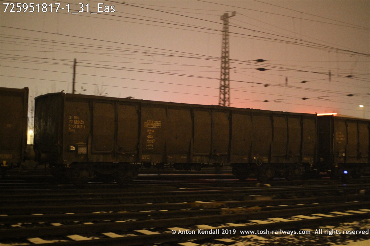 725951817-1_31_Eas.JPG